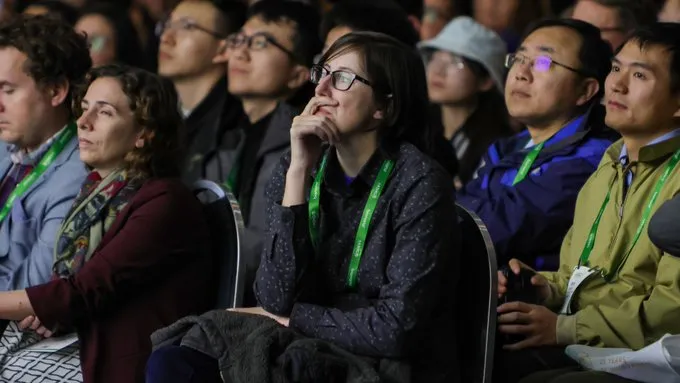 ASHG attendees listening to a presentation